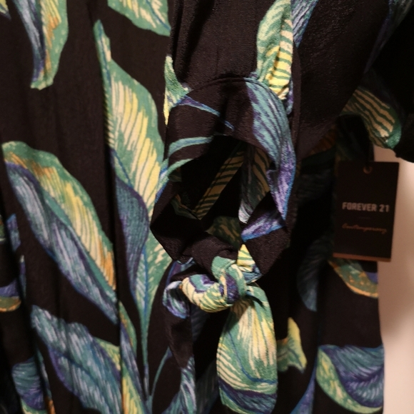 Forever 21 cold shoulder mini dress - Picture 2 of 4